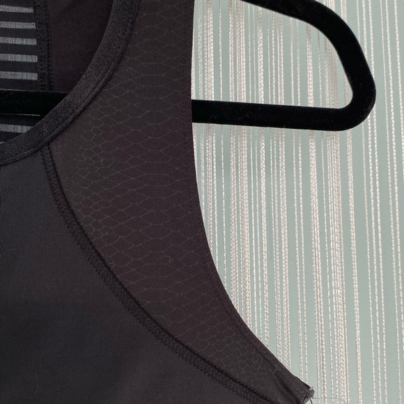 Black Sheer Activewear Zipper Sports Bra Top NWT Size M - Picture 8 of 17